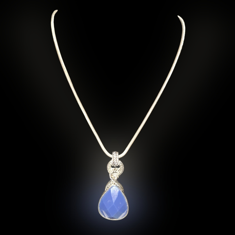 NAIPER Elegant Silver and Blue Pendant Necklace